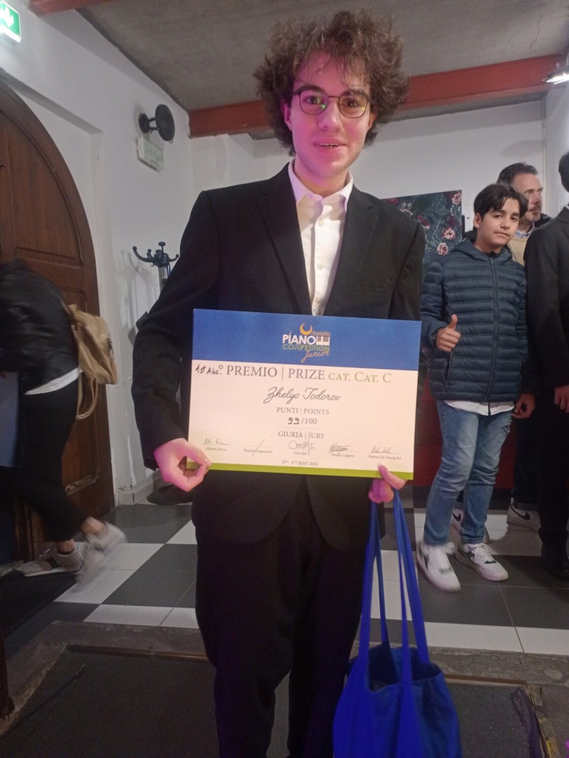 Ученик от НУИ "Добри Христов" във Варна с най-висок резултат от конкурс по пиано  в Италия