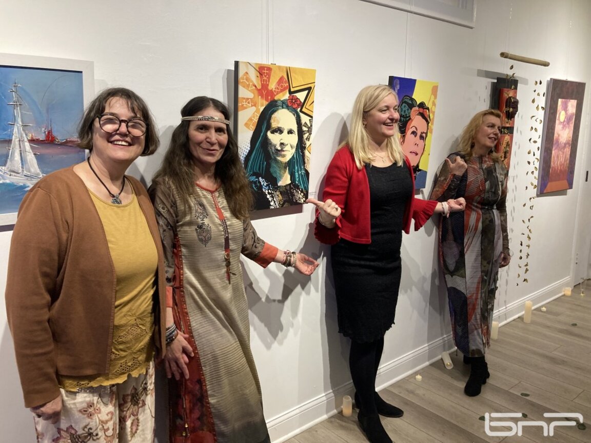 "Дами канят" в галерията на център "Малката България"