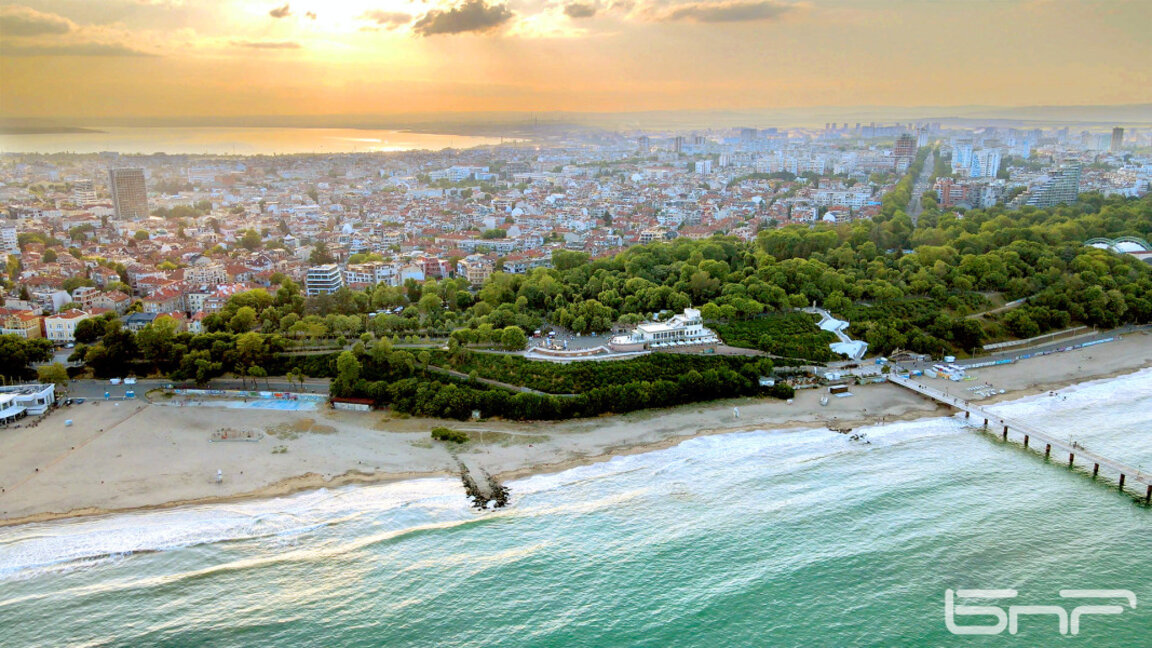 В Бургас започва строителството на студентски кампус и се разкри факултет по фармация