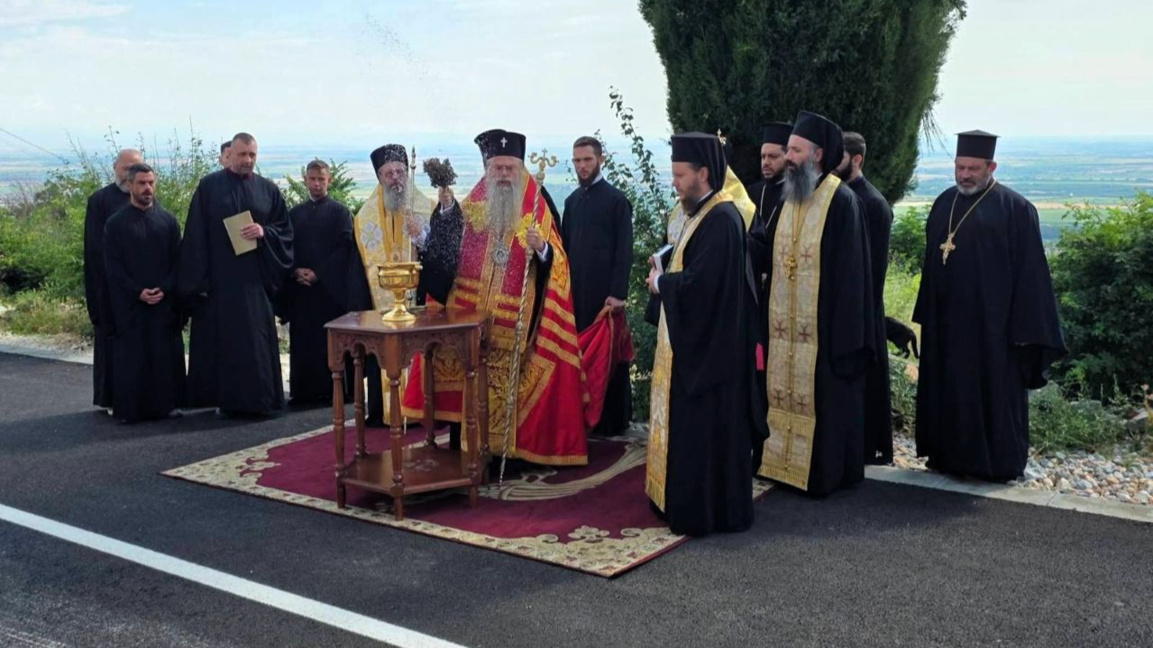Кмет и митрополит откриха новоизградения път до Мулдавския манастир