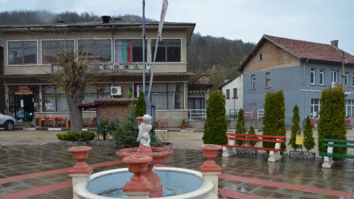 Köydeki hayat halk bakkalı ile canlandı