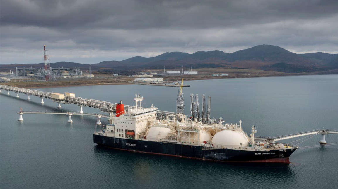 България се въздържа за решението на ЕС да спре напълно вноса на газ от Русия