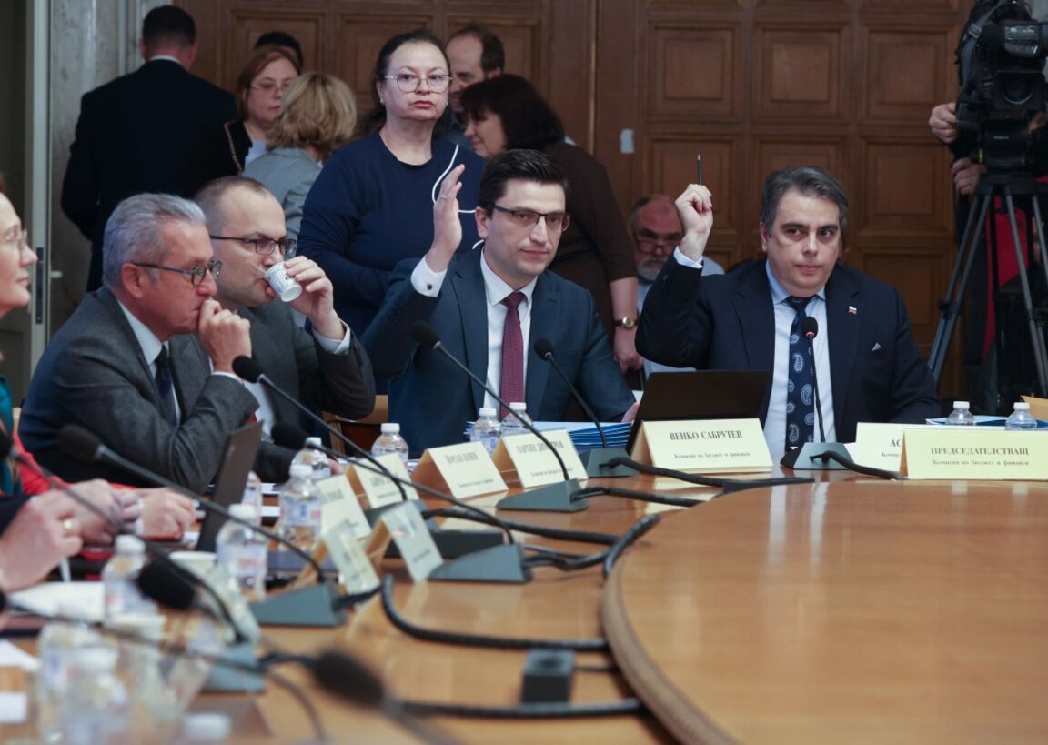 На заседанието на Комисията по бюджет и финанси в НС - 7 януари 2025 г..