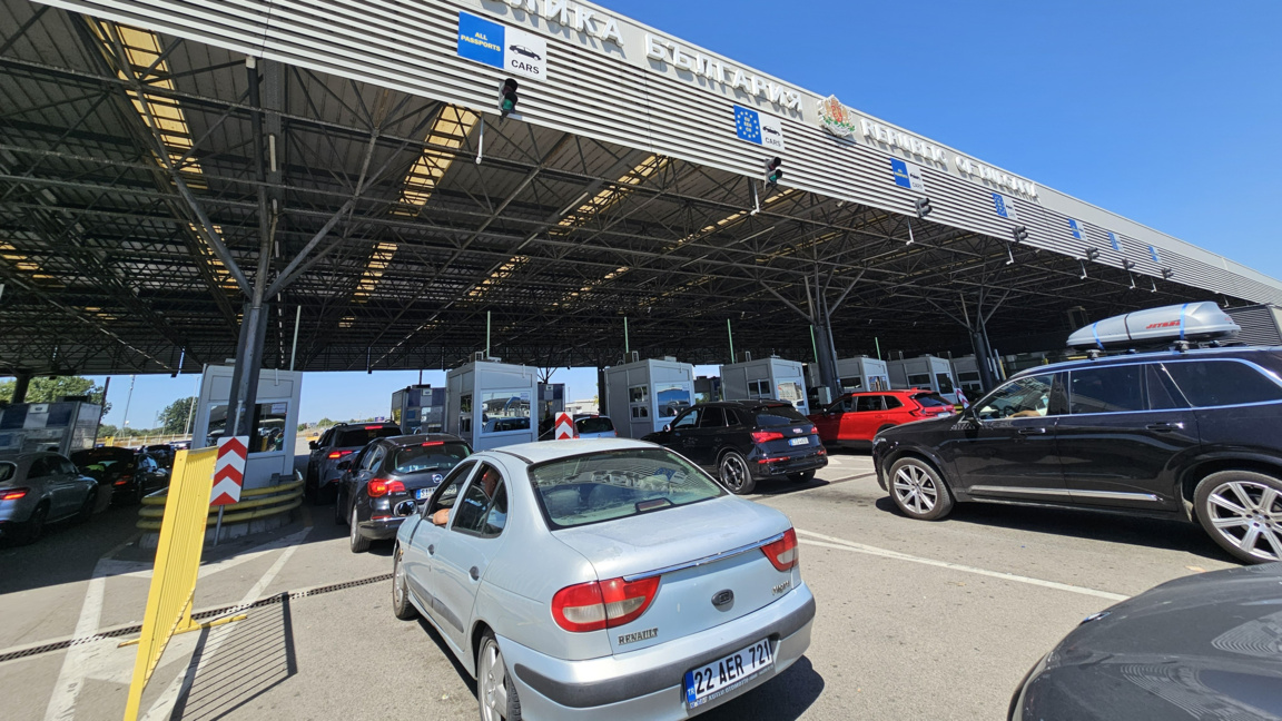 Heavy outbound truck traffic at Kapitan Andreevo checkpoint