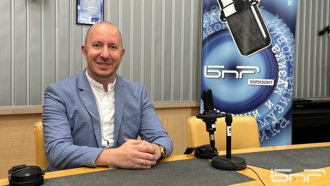 Михаил Кръстев