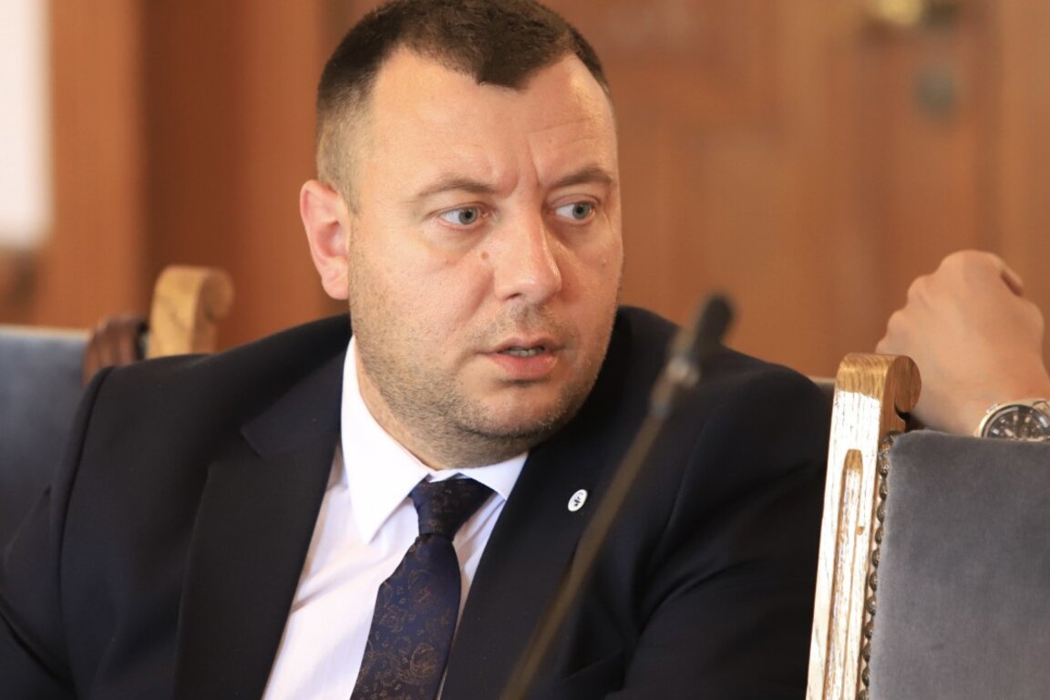 "Възраждане": Ще предприемем всички възможни действия за предсрочни избори