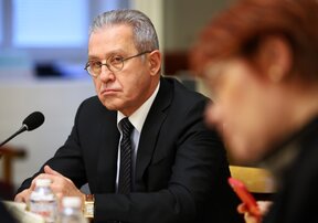 Осигурителният праг на фермерите предизвика правна колизия в бюджетната комисия в НС