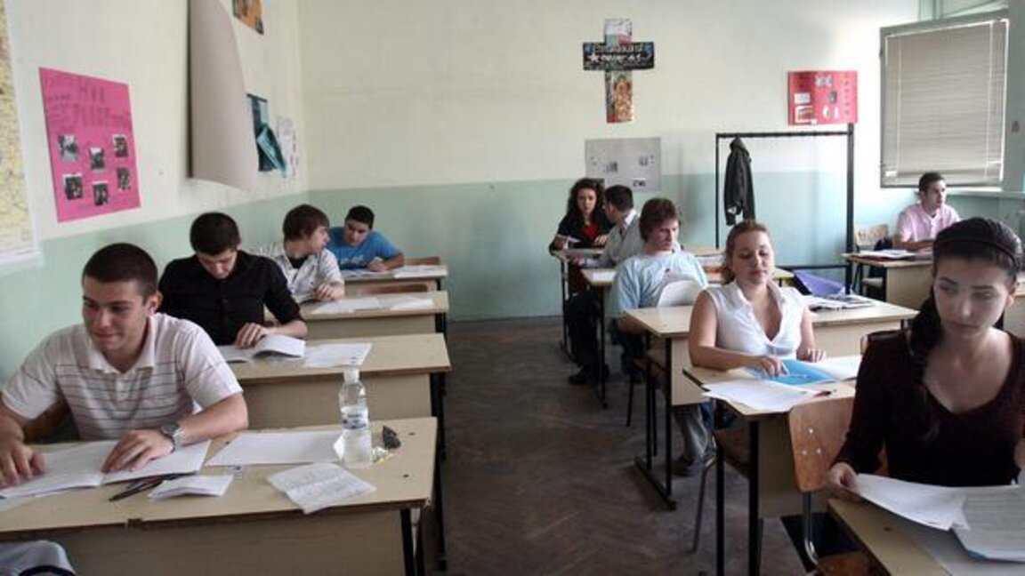 50 000 зрелостници на матура по български език и литература