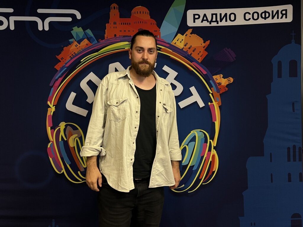 Иван Радуловски издаде поредица "Ремикси за теб" като продължение на албума "Песни за теб"