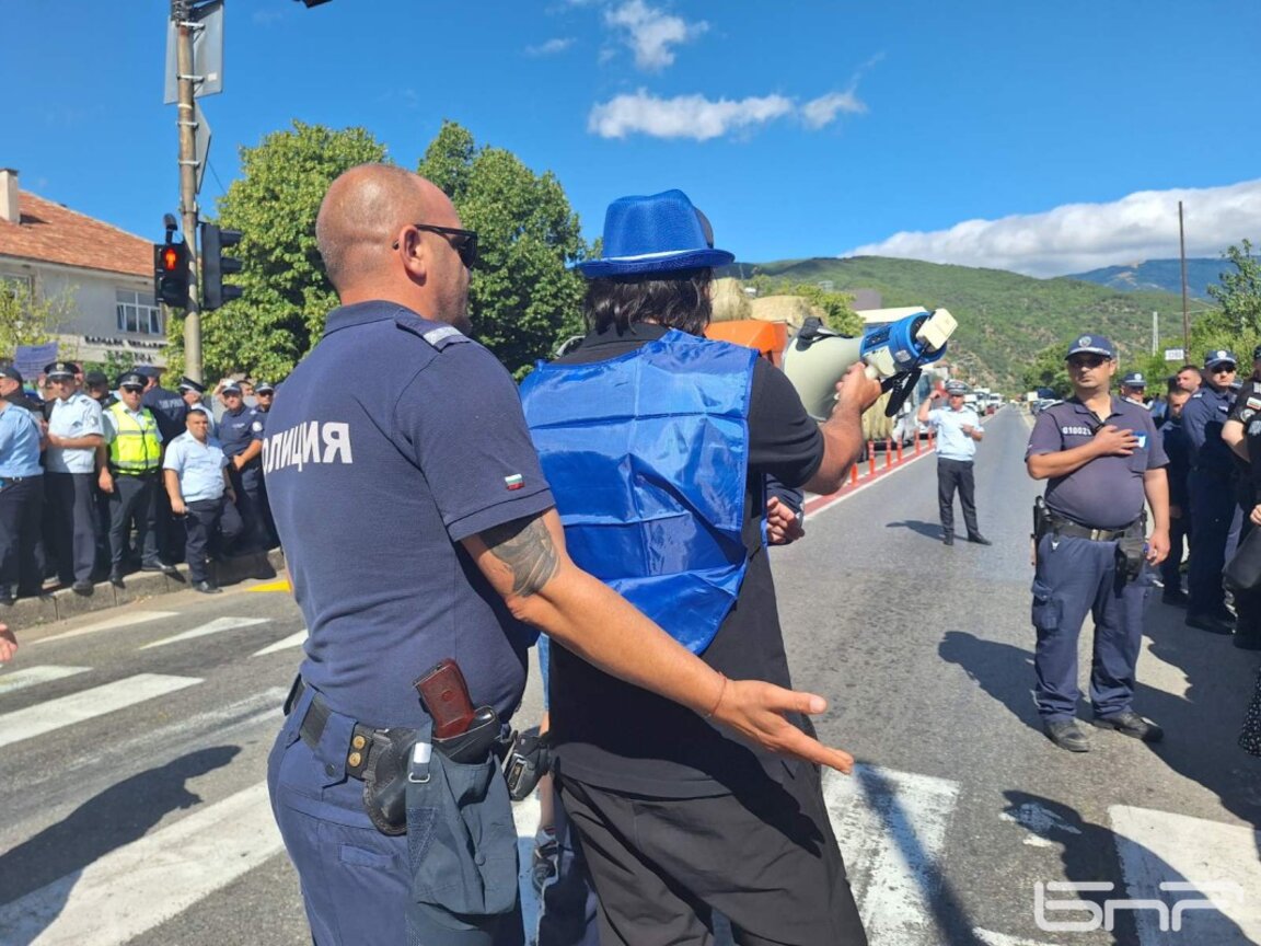 Протестът на горските служители в Кресна е прекратен, арестуваха организаторите