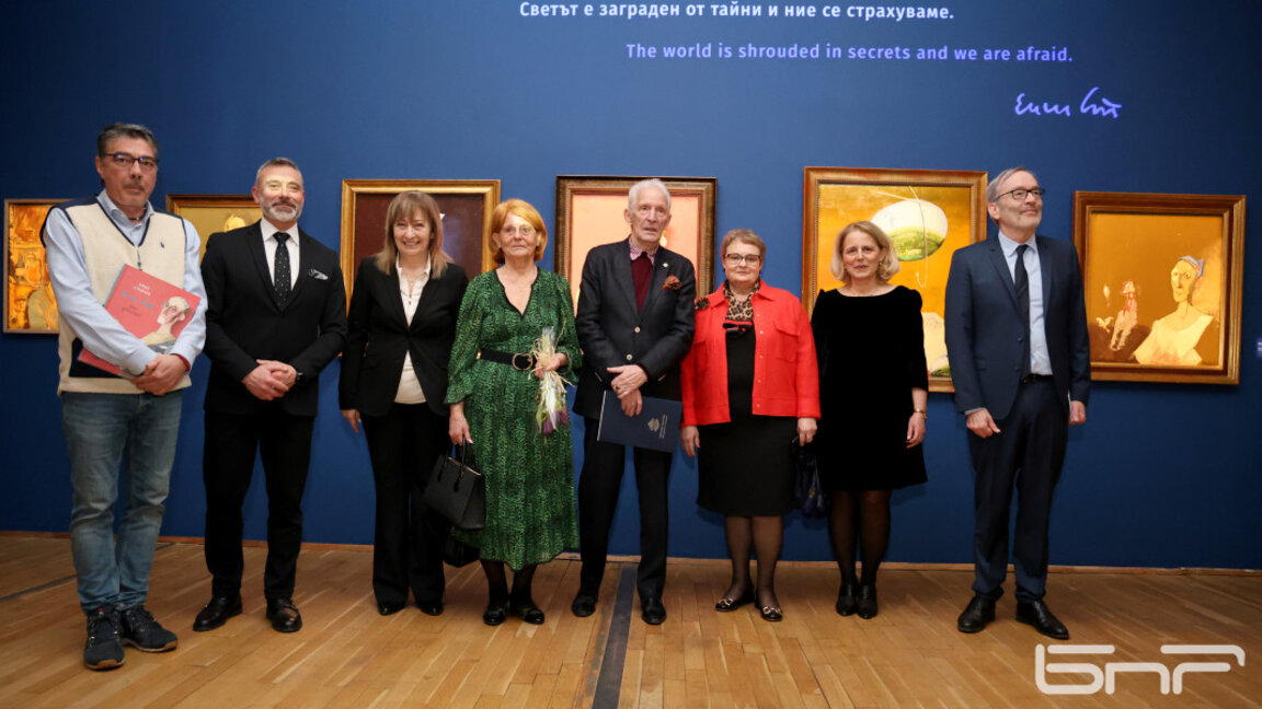 The author (centre) at the opening of the exhibition.