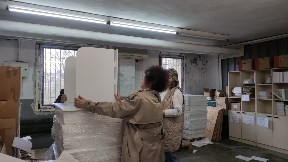 Във Великотърновско получиха бюлетините, изборните книжа и параваните за вота