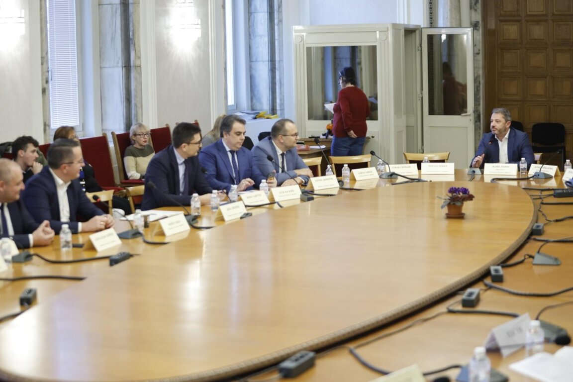Заседанието на бюджетната комисия се провали