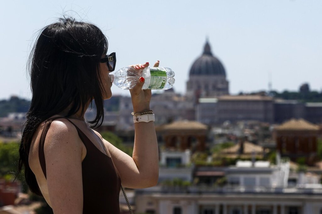 Горещини в Италия, червен код за 16 града днес