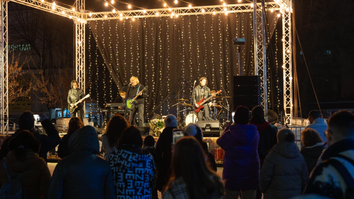 Рок концерт, танци и изложба в празнична вечер в Царево