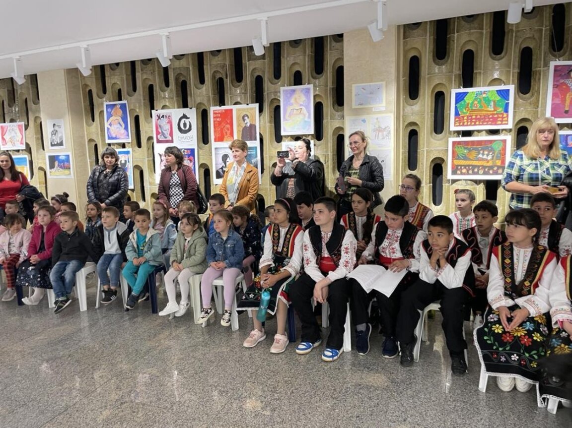 Малки и големи празнуваха книгите с четене в Стара Загора