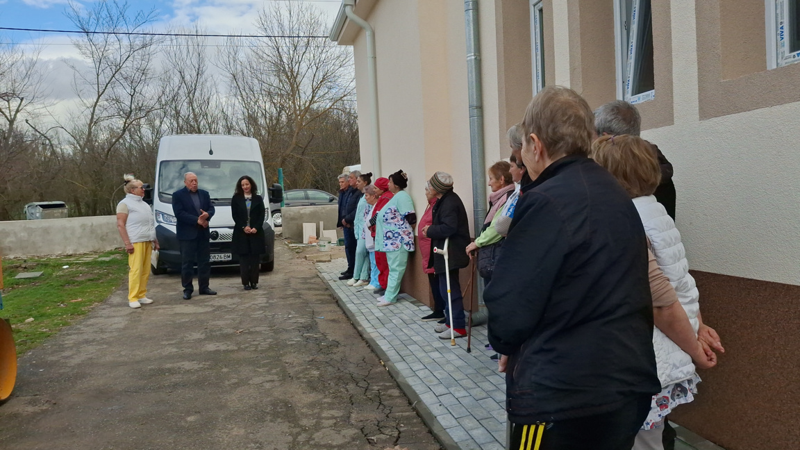 Социалното заведение в село Воден получи нов бус