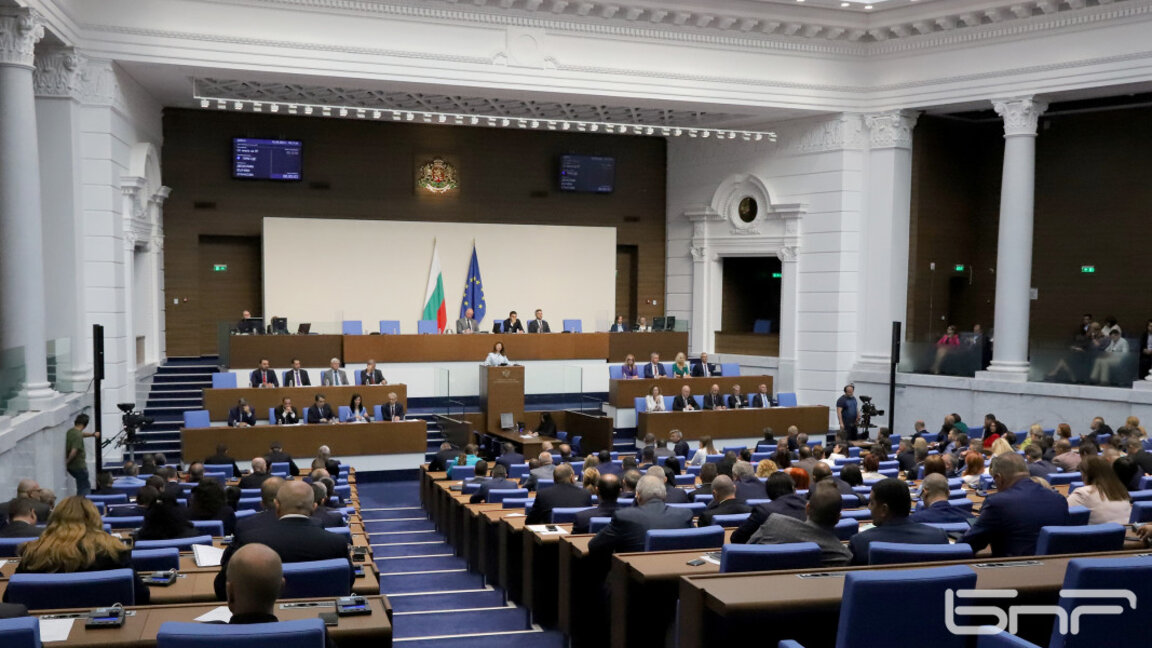 Започва процедурата в НС по обсъждане и гласуване на промени в Конституцията