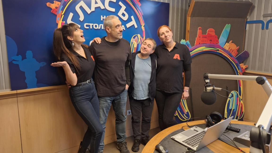 Деница, Явор, Станислав и Николина (отляво надясно)