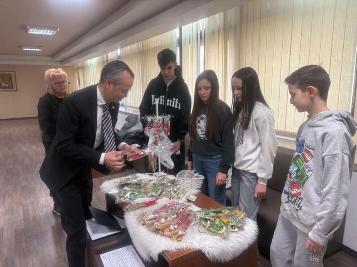 Кметът Байкушев и съветници взеха участие в благотворителна инициатива