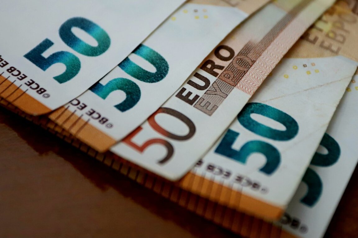 Над 70% от сделките с имоти у нас последните 10 г. - платени с пари в брой