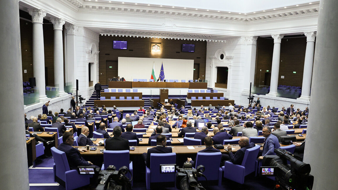 Депутатите обсъждат разплащанията с общините чрез удължителния закон за бюджета