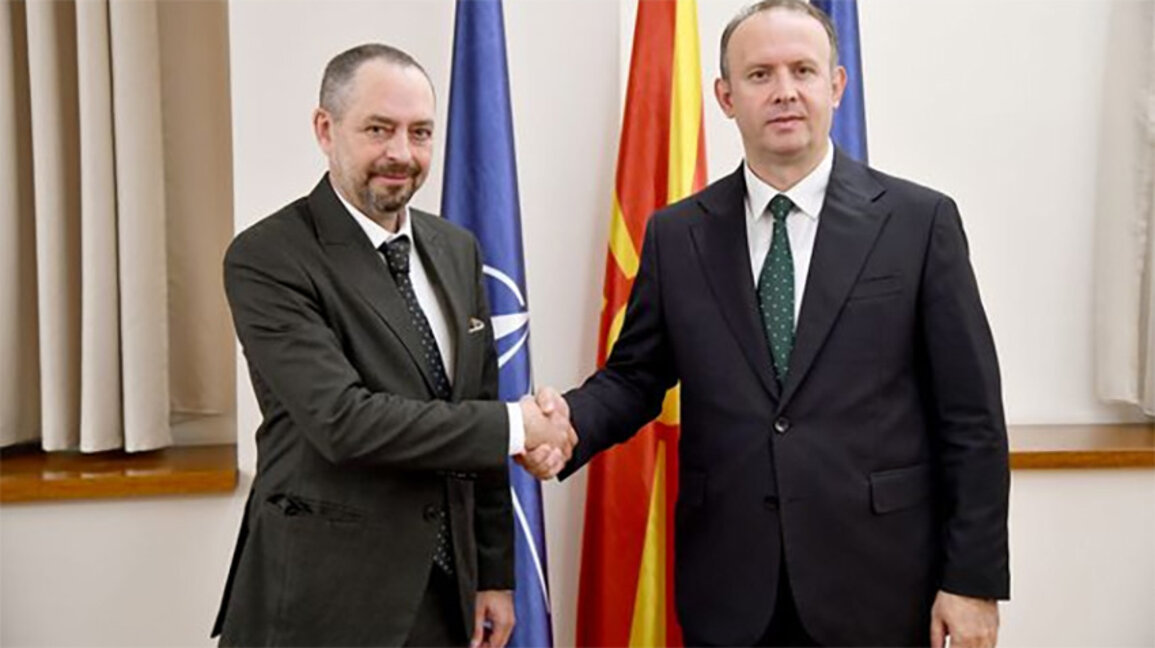 Ангел Ангелов (слева) и Африм Гаши