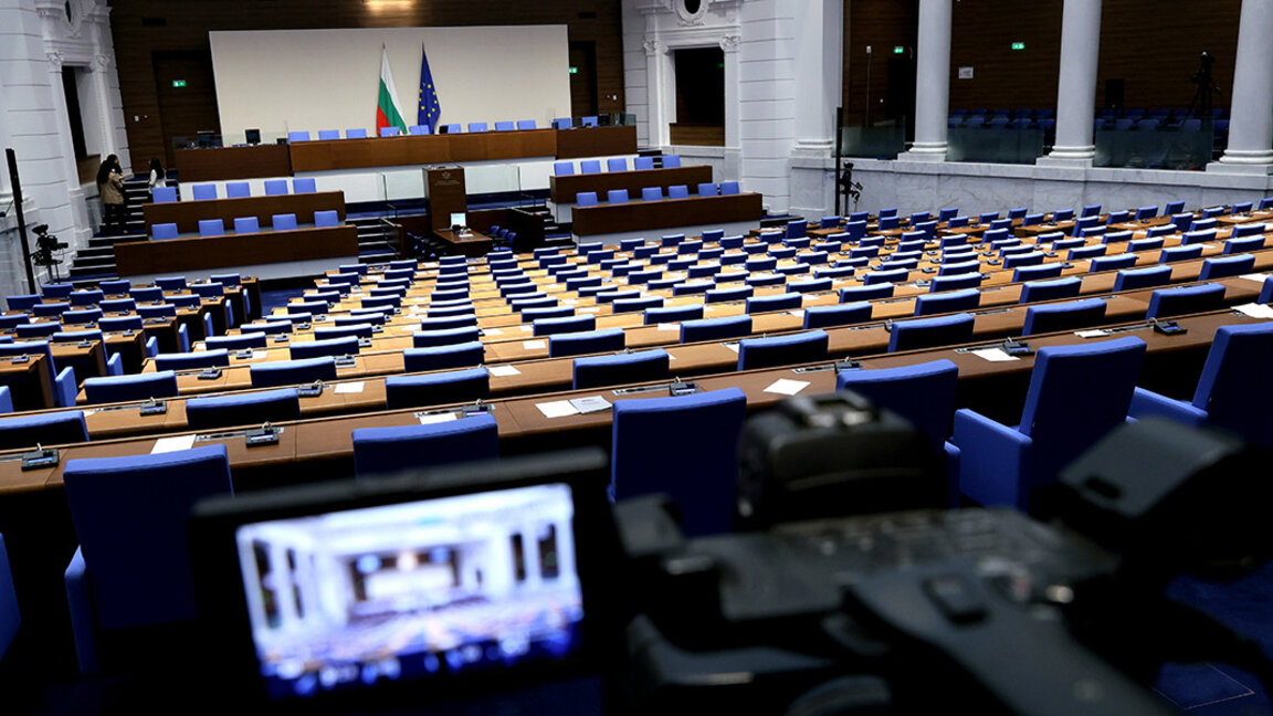 Парламентът пак няма да заседава, за трети път няма кворум