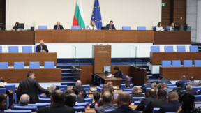 El Parlamento autoriza el despliegue de aviones estadounidenses en Bezmer