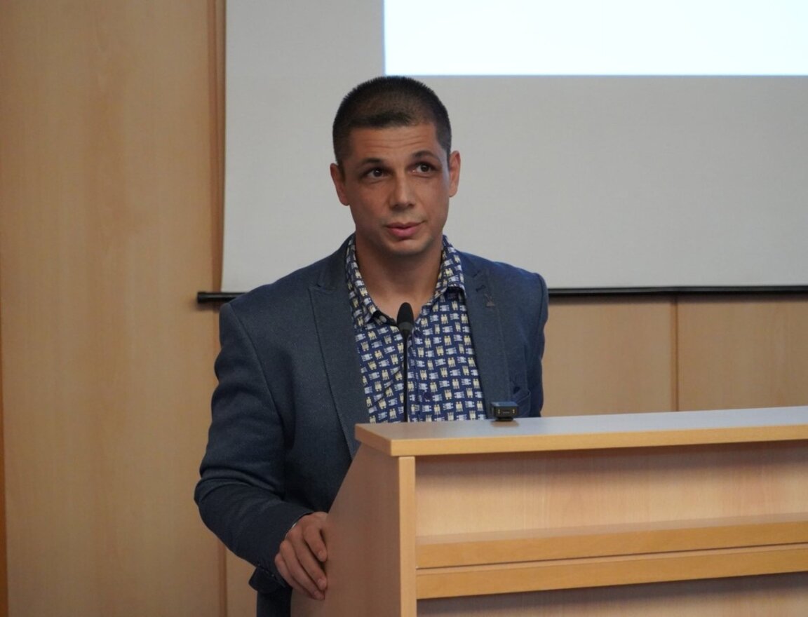 проф. Стоян Ставру