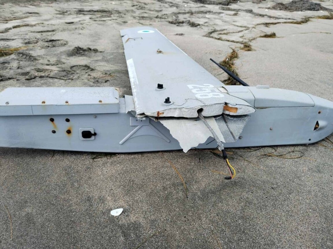 Дрон изплува на плажа, военни го транспортираха в базата на ВМС в Бургас