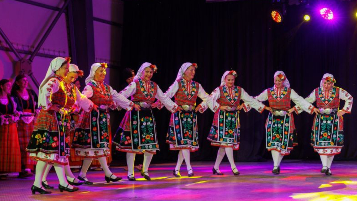 Katalogu online me valle dhe kërcime bullgare “nis” turneun evropian