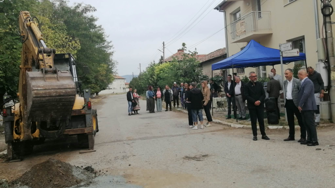 Започна реконструкцията на водопроводната мрежа в село Завой