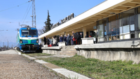 Пуснаха влакове през гара Карлово, аварията е отстранена
