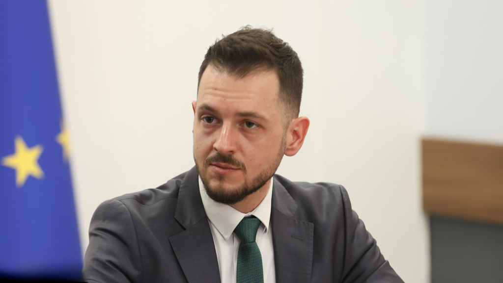 Светослав Стојнев