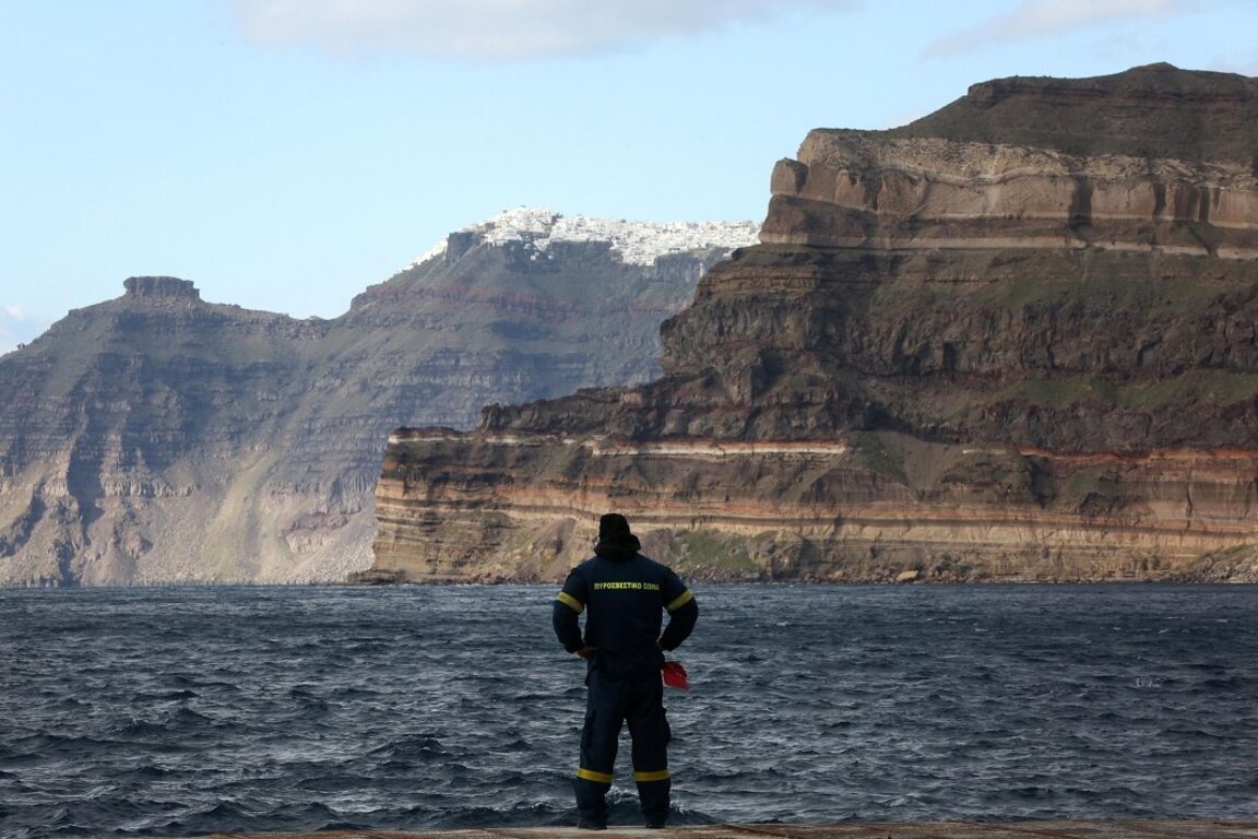 Още две земетресения на Санторини