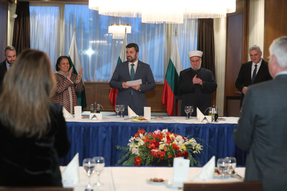 Външният министър Георг Георгиев беше домакин на ифтар в чест на арабските посланици у нас