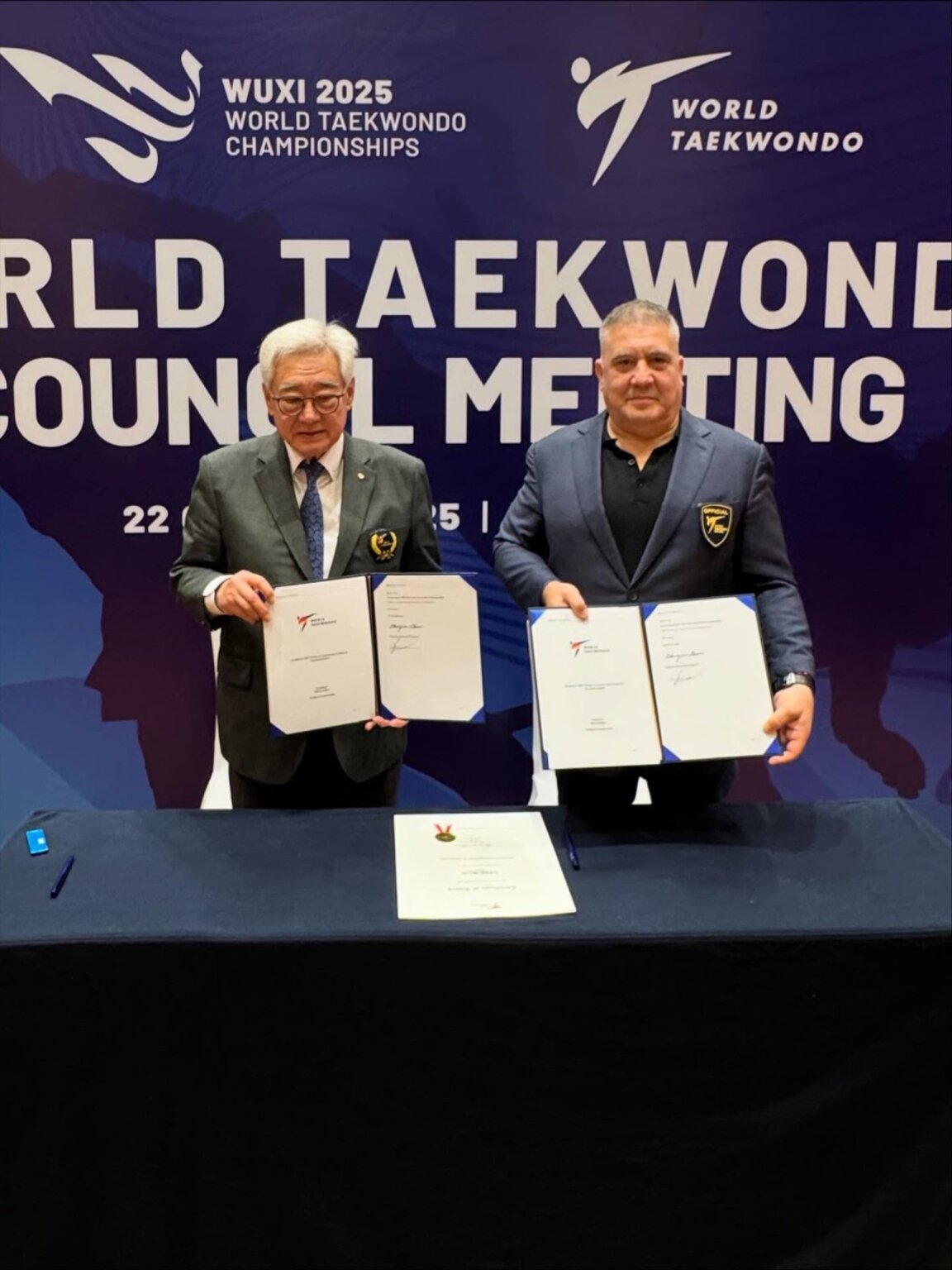 Слави Бинев (вдясно)