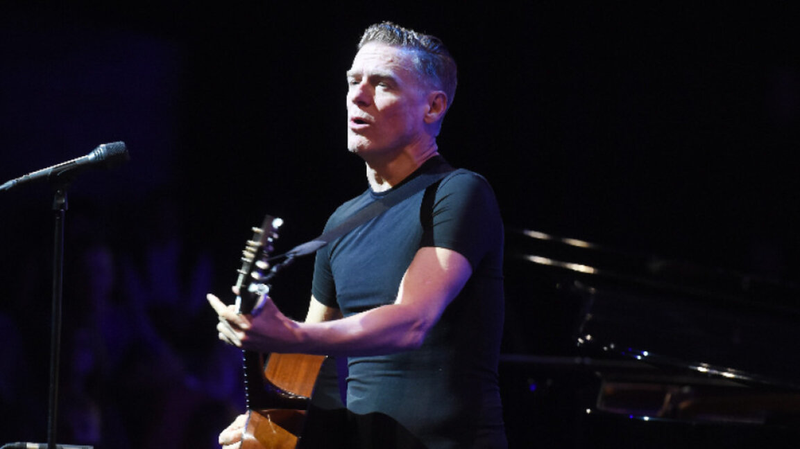Bryan Adams revine la Sofia pentru un concert unplugged
