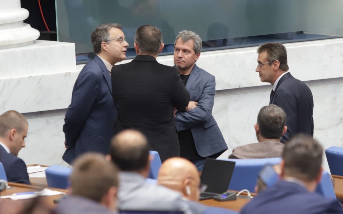 След два часа дебат няма приет нито един текст от антикорупционния закон