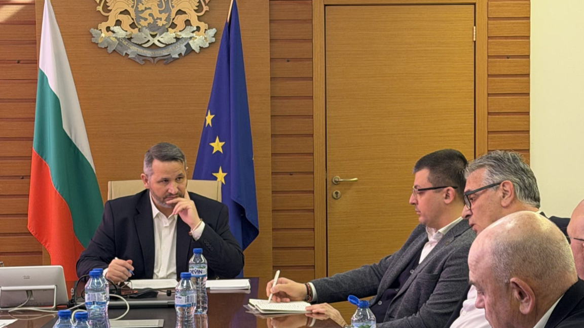 Защо изнасяме слънчоглед, а внасяме суровина за преработка?