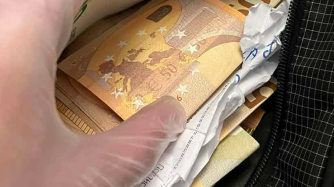 Задържаха мъж от "Столипиново" със списъци с имена и близо 11 000 евро