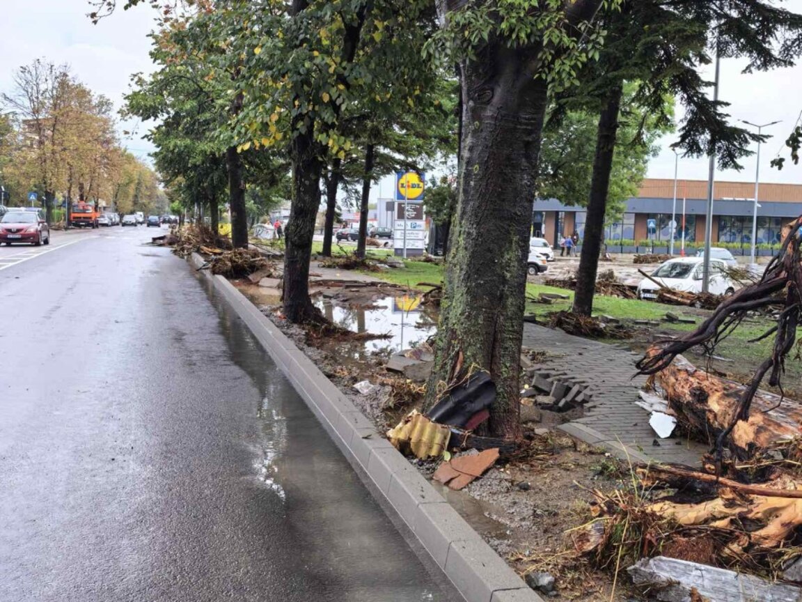 Кметът на Царево: Бедствието е овладяно, но щетите са огромни