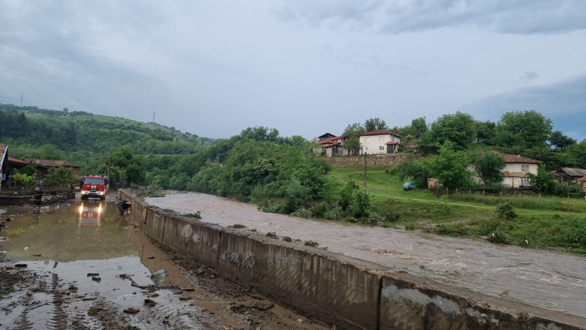 Varna’nın Medovets ve Kotel’in Tiça köylerini sel vurdu