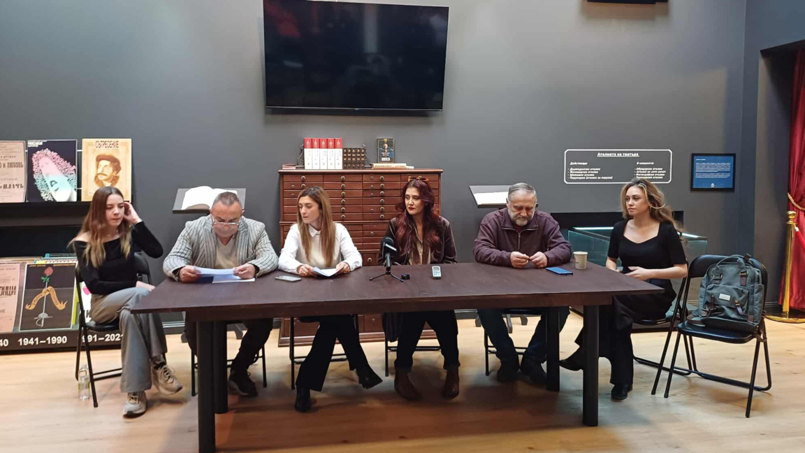 С премиера "Влюбеният дирижабъл. Съдбата на поета" театърът празнува 144 години