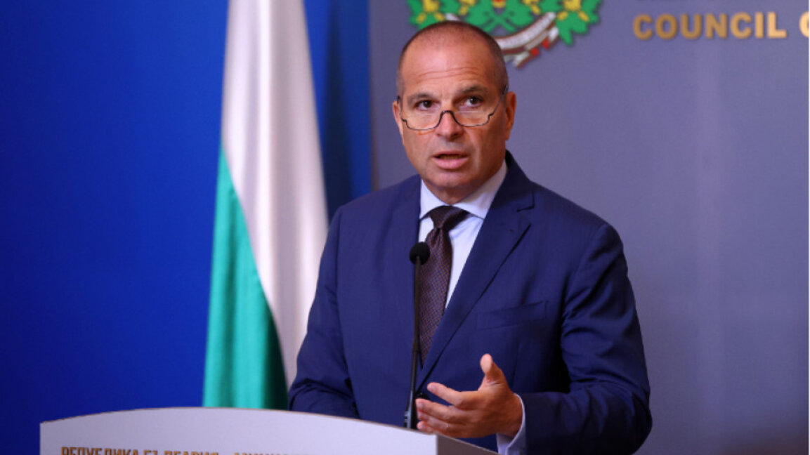 Въвеждат нов единен електронен билет за влак, автобус, самолет и кораб