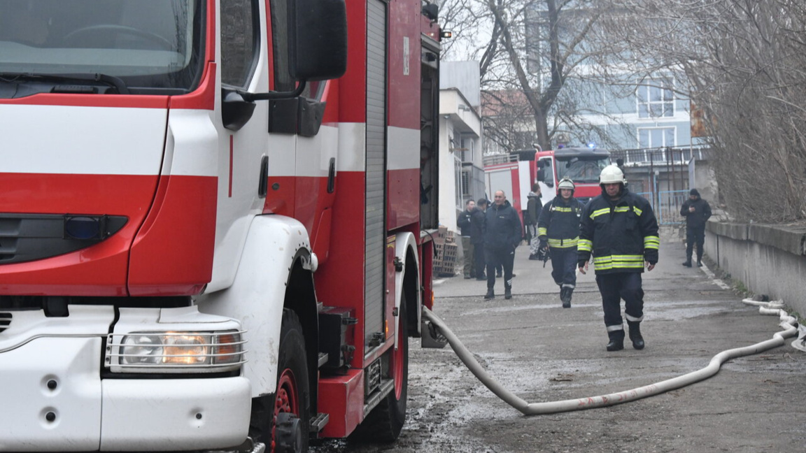 14-годишен е загинал при пожар в Сливен, пострадала е 43-годишна