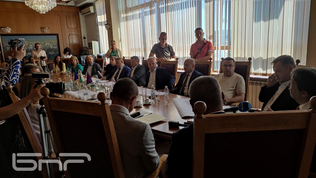 Министър Иван Шишков увери: АМ "Хемус" ще се строи сега и веднага!