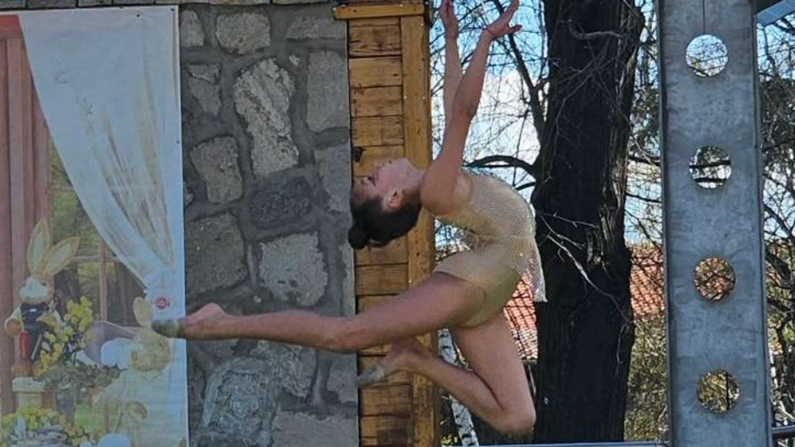 Стотици се събраха за Цветница на площада в Кочериново 