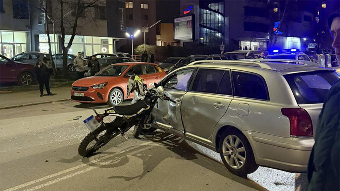 Тийнейджър с електрически мотор пострада тежко в София
